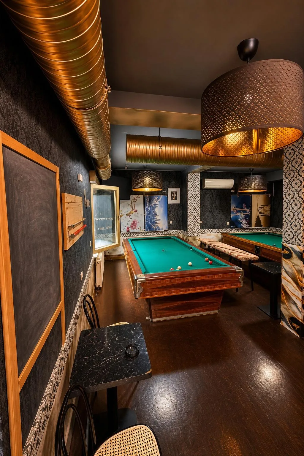 Billard-Lounge im Restaurant